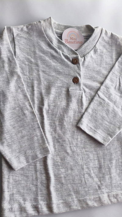 Remera manga larga con botones 