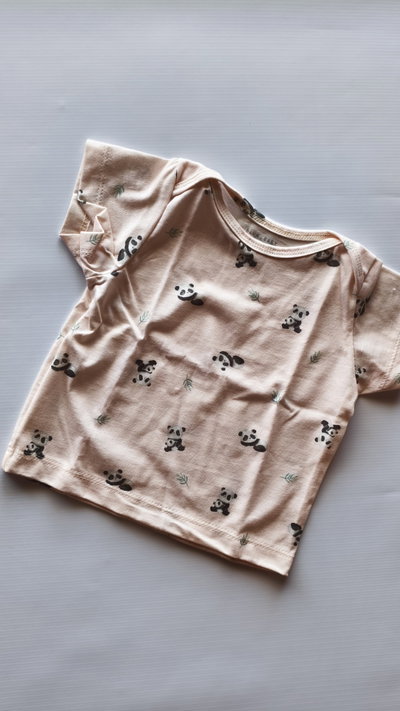 Remera con estampa de Pandas