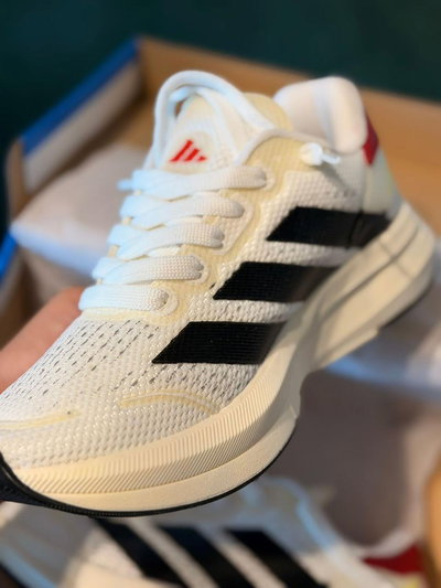 Zapatilla Adi deportiva