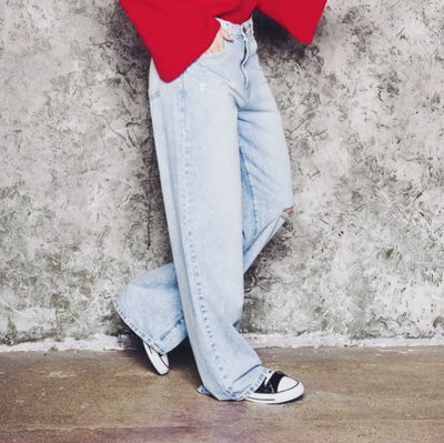 WIDE LEG CELESTE CON ROTURA