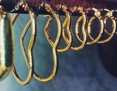 ARGOLLAS DE ACERO DORADO