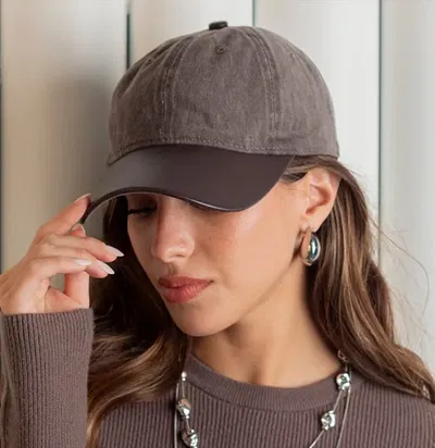 Gorra gabardina con eco cuero en vicera