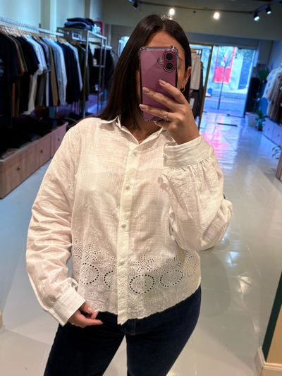 Camisa de lino con broderi