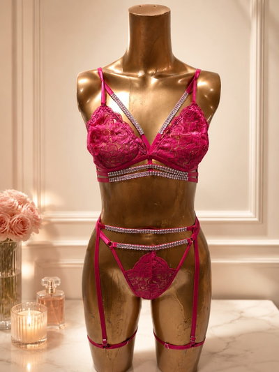 CONJUNTO BRALETTE CON STRASS, LESS Y PORTALIGAS