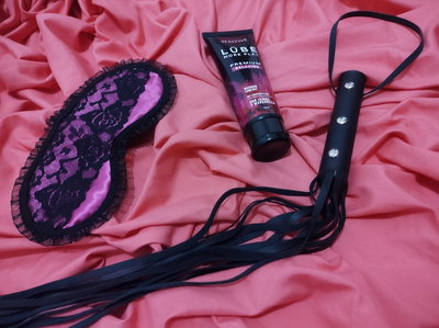 LATIGO DE CUERO CON TACHAS