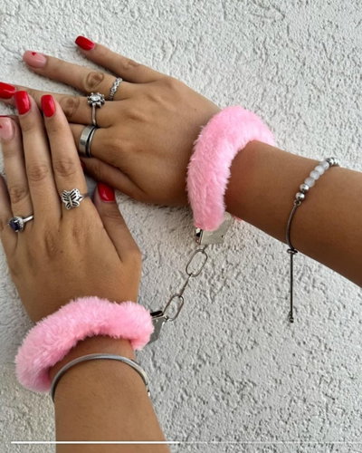 Esposas con peluche
