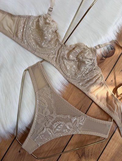 Conjunto con aro de microtul y encaje 