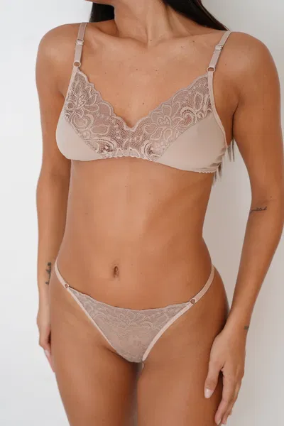 Conjunto de microfibra con encaje