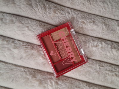 Paleta neutra - Ruby Rose