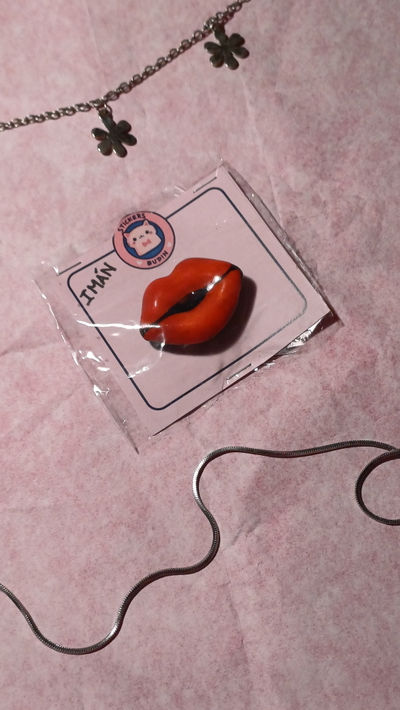 Imán boca roja