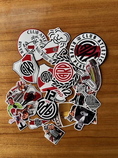 STICKER + REMERA DE REGALO!