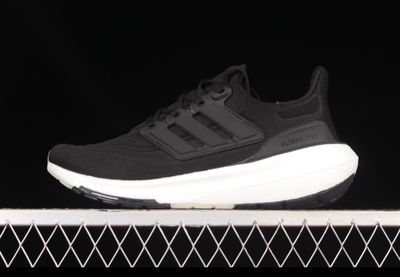 ADIDAS ULTRABOOST