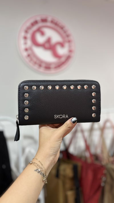 Billetera tachas Skora