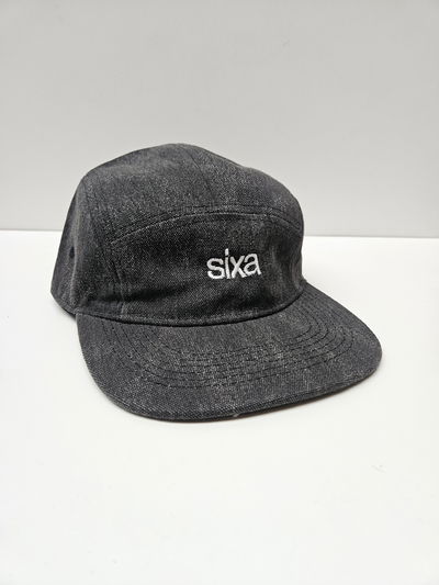 Gorra Plana Negra ~Bordado Blanco~