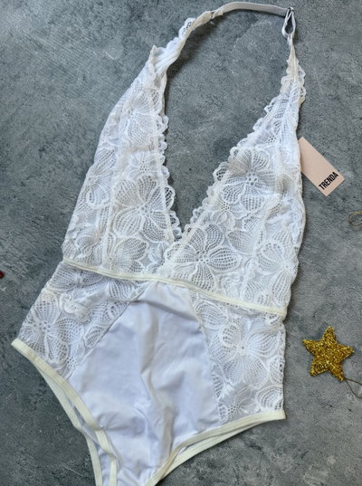 Body Trenda blanco encaje forrado