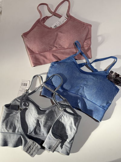 Top deportivo importado con broche 