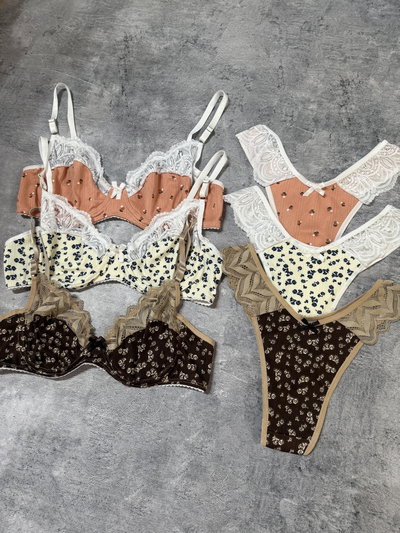Conjunto Emy flores con aro sin armar 