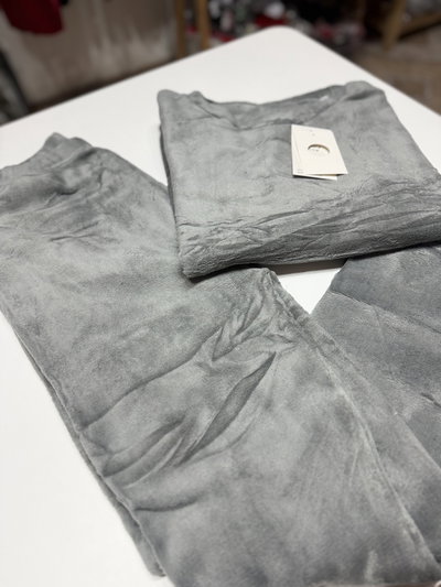 Pijama peluche gris talle especial liso