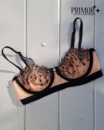 Liz Soutien estilo Balconette