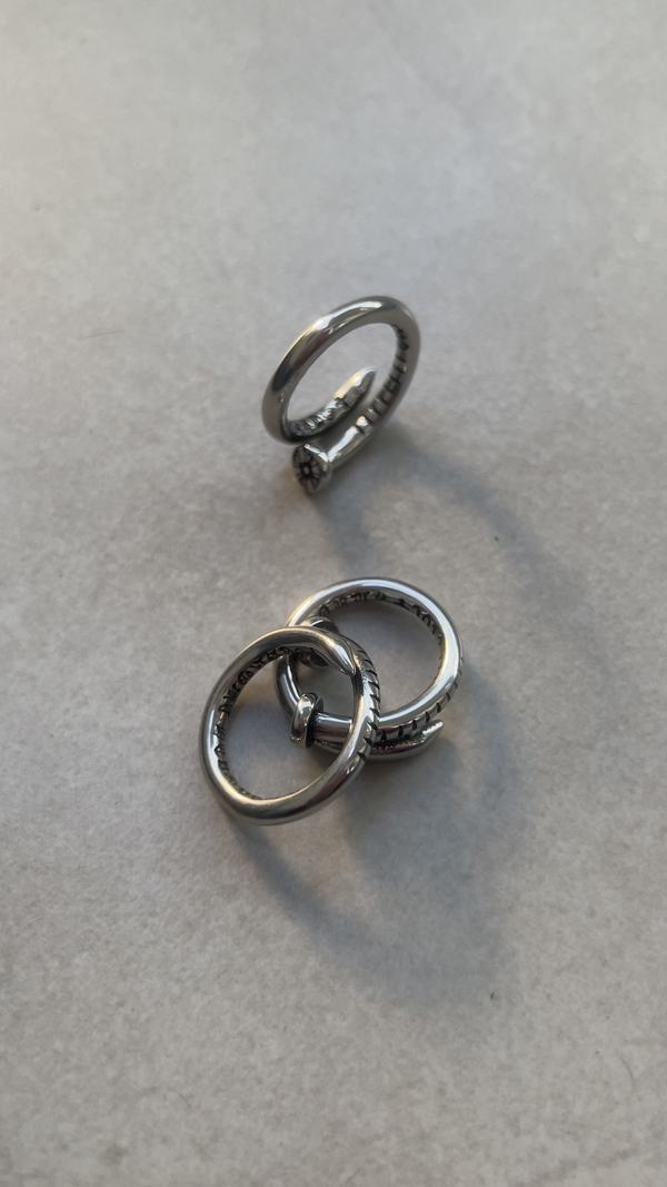 Anillo Chrome Hearts 'Nail Ring'