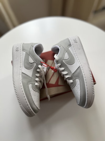 Nike Air grises primera línea 
