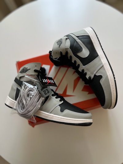 Botitas Jordan grises con negro IMPORTADAS