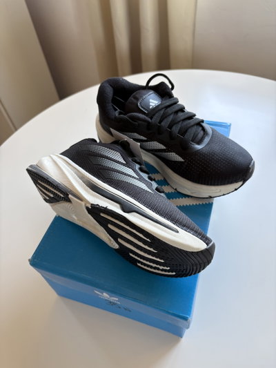 Adidas Duramo oscuras IMPORTADAS 