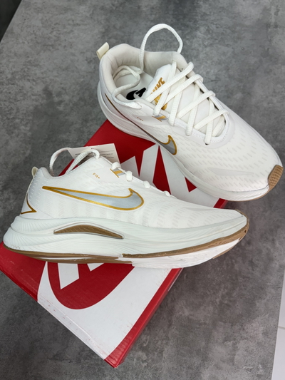 Nike Fit blancas con dorado IMPORTADAS 