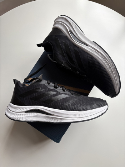 Adidas Terrex oscuras suela blanca IMPORTADAS