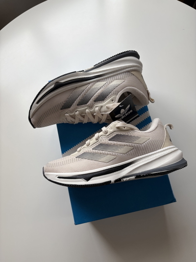Adidas supernova detalles en gris IMPORTADAS