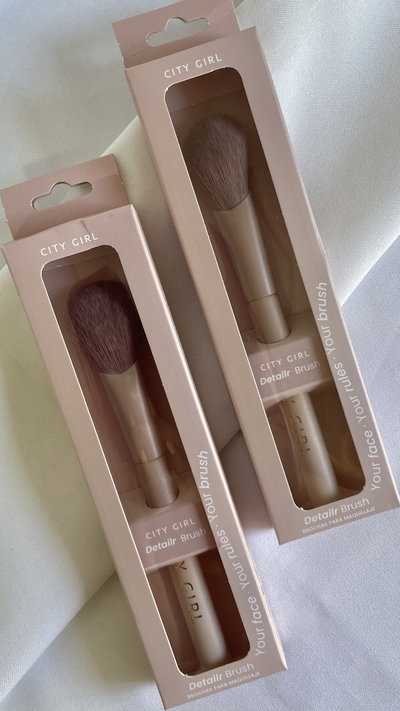 Brocha detalles CITY GIRL