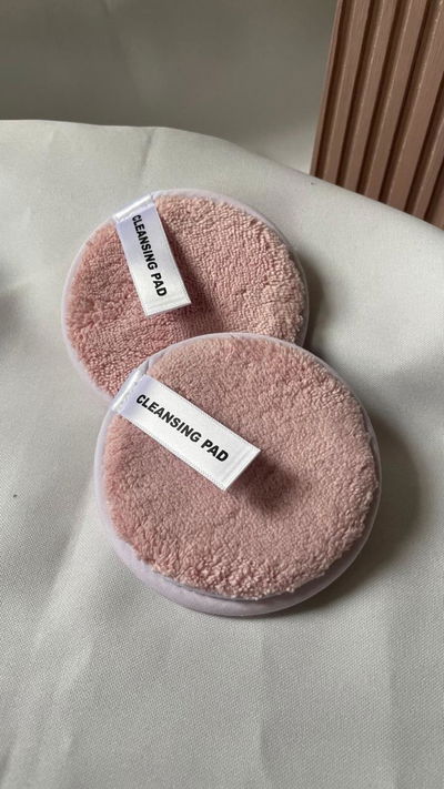 Cleansing Pad.
