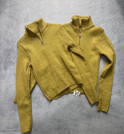 Polera de lana con cierre