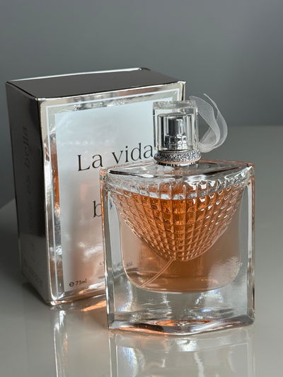 LA VIDA ES BELLA DUPE