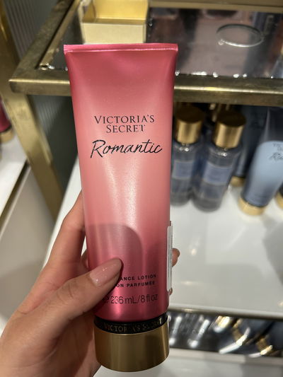 Romantic  Crema Corporal Victoria's Secret 236mL