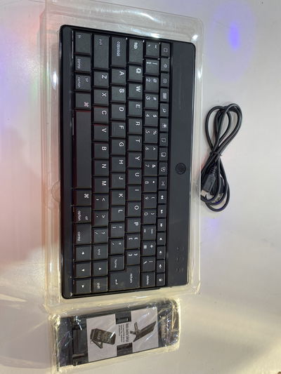 Teclado a Bluetooth (Sirve para celulares, Tablets, Etc) 