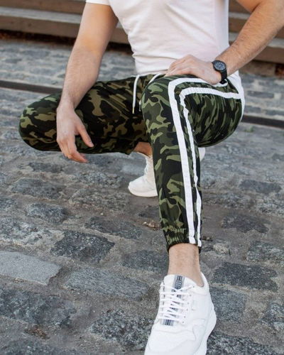 Jogger Camuflado Doble Franja Blanca
