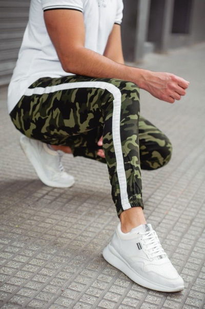 Jogger Camuflado Franja Blanca