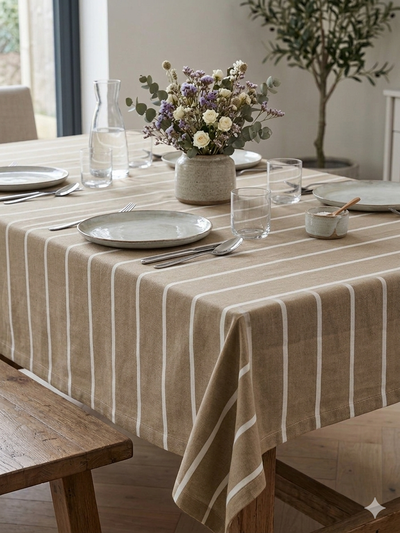 Mantel beige con raya simple blanca 