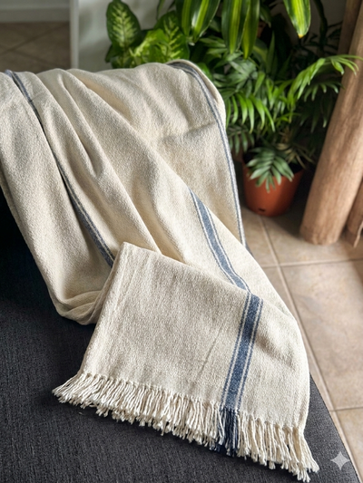 Manta rústica gris a raya