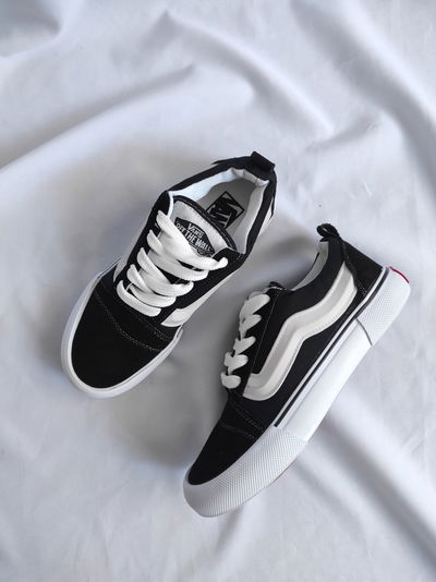 VANS KNU