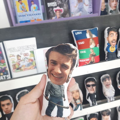 Mini almohadita Steve Stranger things 