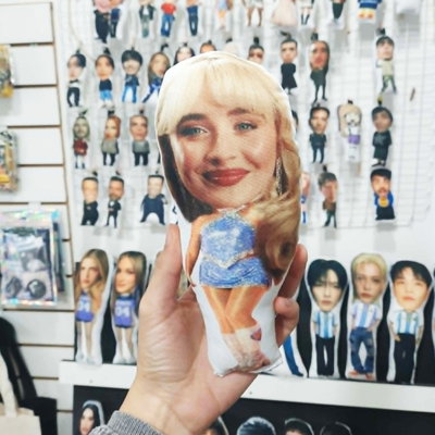 Almohadita Sabrina Carpenter