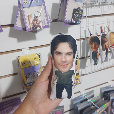 Almohadita Damon Salvatore TVD