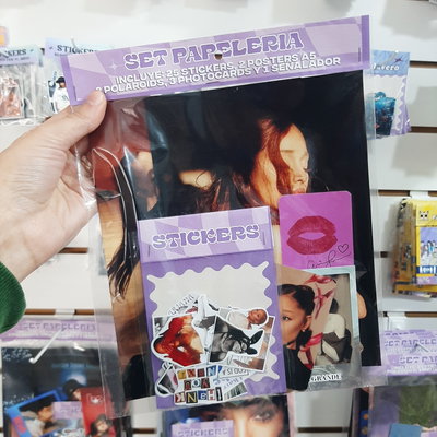 Set de papeleria Ariana Grande