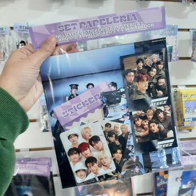 Set de papeleria Ateez