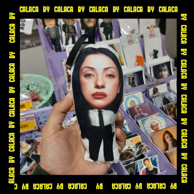 Mini almohadita Mon Laferte 2