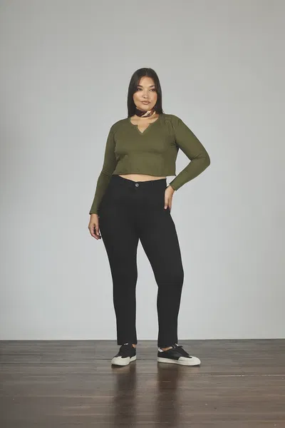 ART. 802 | NEGRO CLASICO BOLSILLO CON ARANDELA ELASTIZADO