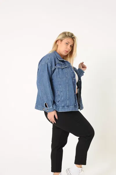 CAMPERA MUNCY CON TACHAS rigido