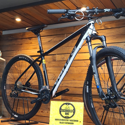 Venzo Raptor 18V negro + blanco